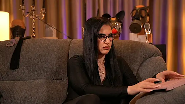 Snapshot of kelly_kent chatting on 12-15-25, 10:58 kelly kent online show from 12-15-25, 10:58