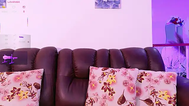 Snapshot of lara_giraldo chatting on 05-18-26, 11:43 lara giraldo online show from 05-18-26, 11:43