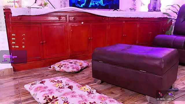 Snapshot of lara_giraldo chatting on 06-11-26, 12:32 lara giraldo online show from 06-11-26, 12:32