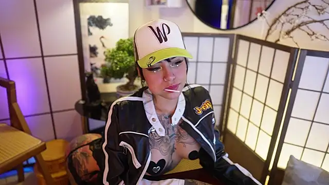 Snapshot of Scarlett_collins02 chatting on 11-20-25, 01:17 Scarlett collins02 online show from 11-20-25, 01:17