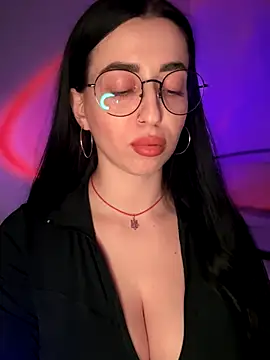 Emylia online show from 12-18-25, 10:27