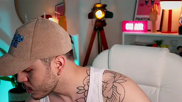 Snapshot of Arkaikomz chatting on 10-13-25, 11:49 Arkaikomz online show from 10-13-25, 11:49