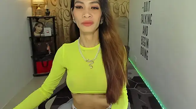 Snapshot of Trixie_Mattel21 chatting on 12-15-24, 11:31 Trixie Mattel21 online show from 12-15-24, 11:31