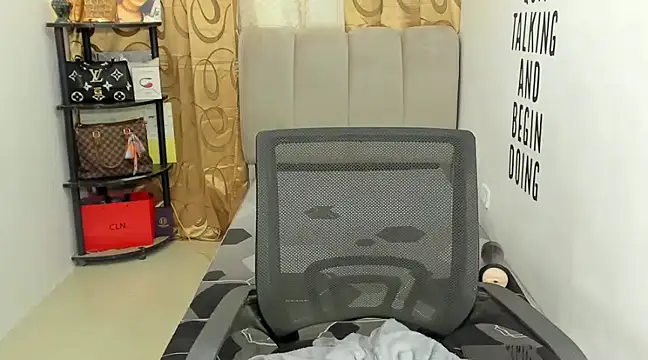 Snapshot of Trixie_Mattel21 chatting on 12-18-24, 05:26 Trixie Mattel21 online show from 12-18-24, 05:26