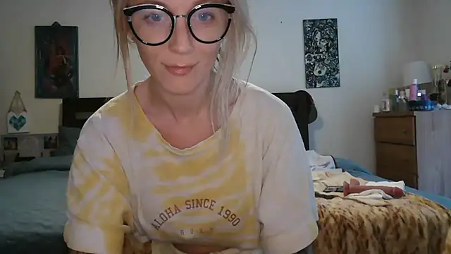 Snapshot of Heyitsmee33 chatting on 07-08-26, 09:08 Heyitsmee33 online show from 07-08-26, 09:08