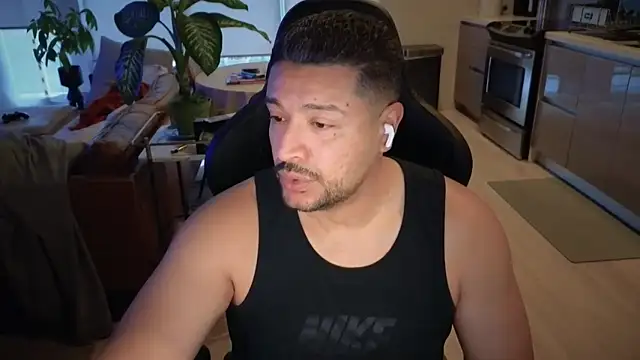 HungandThickLatin online show from 09-27-25, 02:22