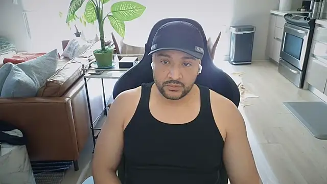 HungandThickLatin online show from 11-25-25, 10:21