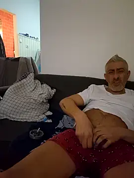 Snapshot of cuci45 chatting on 11-24-25, 04:07 cuci45 online show from 11-24-25, 04:07