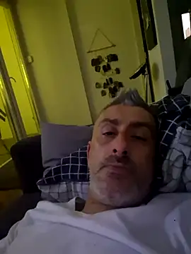 Snapshot of cuci45 chatting on 12-18-25, 11:44 cuci45 online show from 12-18-25, 11:44