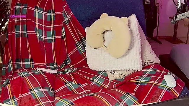 Snapshot of cutenessa chatting on 12-24-24, 11:00 cutenessa online show from 12-24-24, 11:00