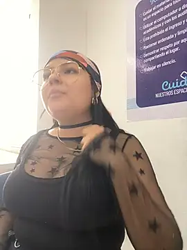 Snapshot of lucyferna chatting on 10-29-25, 08:10 lucyferna online show from 10-29-25, 08:10