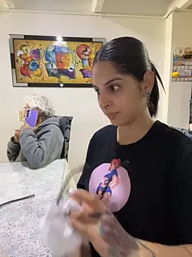 Snapshot of charlotte_stevenss_ chatting on 10-28-25, 03:04 charlotte stevenss online show from 10-28-25, 03:04