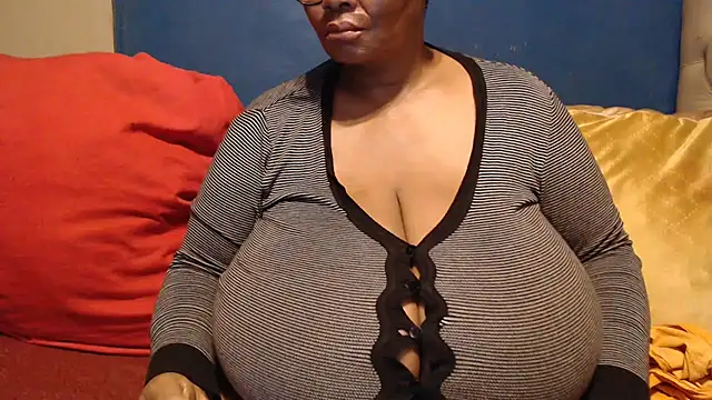 Snapshot of CUTEFIRMMELONSS chatting on 12-17-25, 02:28 CUTEFIRMMELONSS online show from 12-17-25, 02:28