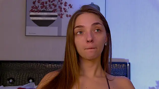 Snapshot of VirginieCruz chatting on 02-01-25, 06:00 VirginieCruz online show from 02-01-25, 06:00