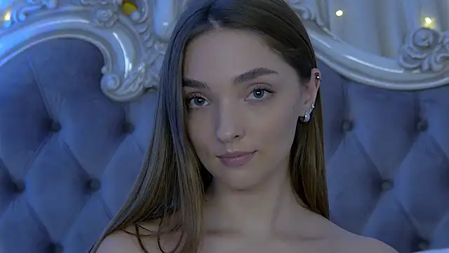 Snapshot of VirginieCruz chatting on 02-02-25, 11:32 VirginieCruz online show from 02-02-25, 11:32