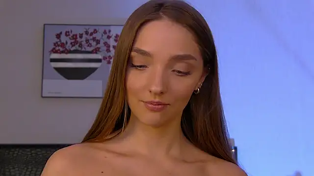 Snapshot of VirginieCruz chatting on 02-08-25, 01:44 VirginieCruz online show from 02-08-25, 01:44