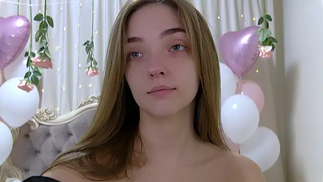 Snapshot of VirginieCruz chatting on 02-13-25, 05:37 VirginieCruz online show from 02-13-25, 05:37