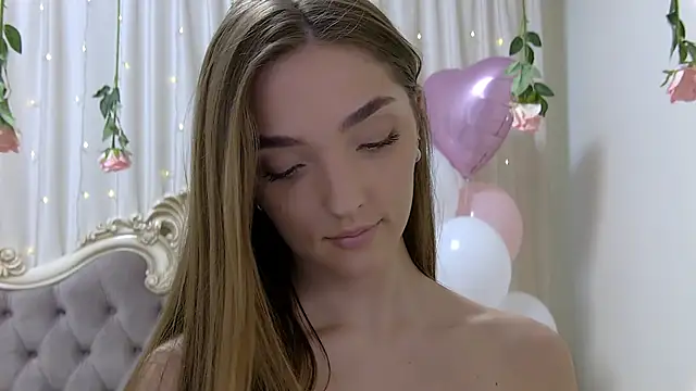 Snapshot of VirginieCruz chatting on 02-13-25, 08:38 VirginieCruz online show from 02-13-25, 08:38