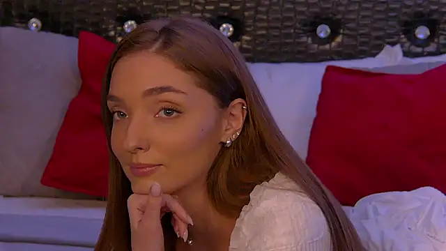 Snapshot of VirginieCruz chatting on 02-28-25, 02:53 VirginieCruz online show from 02-28-25, 02:53