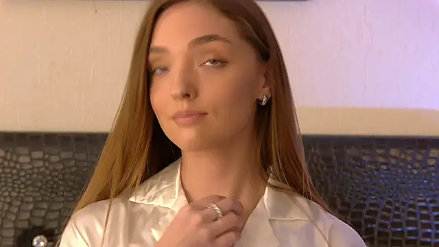 Snapshot of VirginieCruz chatting on 03-01-25, 09:18 VirginieCruz online show from 03-01-25, 09:18