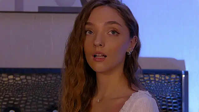 Snapshot of VirginieCruz chatting on 03-04-25, 11:00 VirginieCruz online show from 03-04-25, 11:00