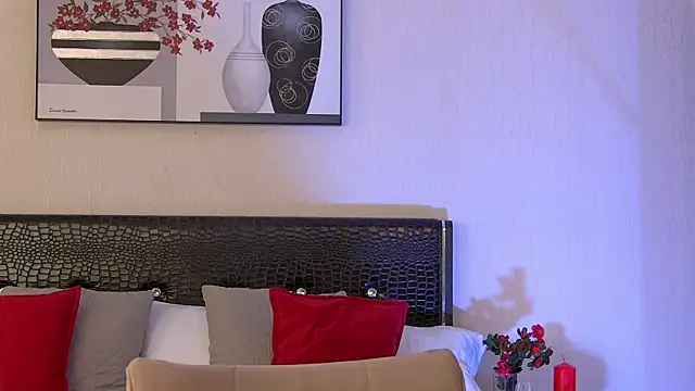 Snapshot of VirginieCruz chatting on 03-06-25, 05:35 VirginieCruz online show from 03-06-25, 05:35