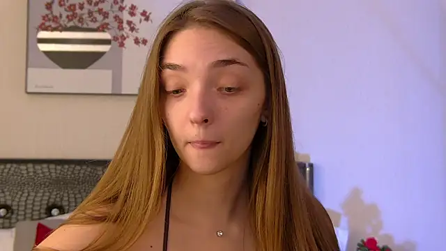 Snapshot of VirginieCruz chatting on 03-15-25, 05:41 VirginieCruz online show from 03-15-25, 05:41