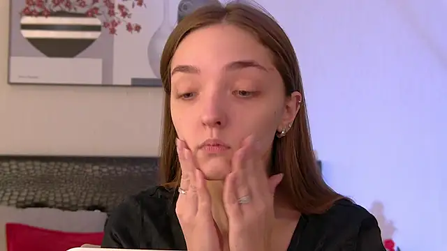 Snapshot of VirginieCruz chatting on 03-20-25, 05:57 VirginieCruz online show from 03-20-25, 05:57