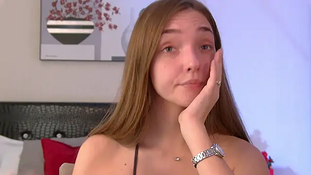 Snapshot of VirginieCruz chatting on 03-22-25, 05:39 VirginieCruz online show from 03-22-25, 05:39