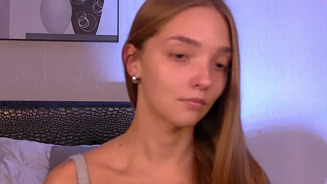 Snapshot of VirginieCruz chatting on 09-08-25, 07:24 VirginieCruz online show from 09-08-25, 07:24