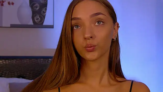 Snapshot of VirginieCruz chatting on 09-15-25, 07:25 VirginieCruz online show from 09-15-25, 07:25