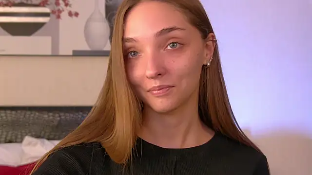 Snapshot of VirginieCruz chatting on 10-23-25, 06:02 VirginieCruz online show from 10-23-25, 06:02