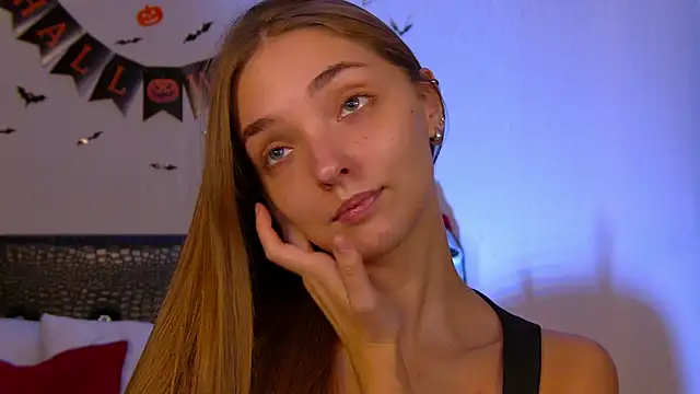 Snapshot of VirginieCruz chatting on 11-02-25, 07:27 VirginieCruz online show from 11-02-25, 07:27