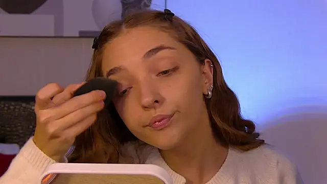 Snapshot of VirginieCruz chatting on 11-04-25, 07:24 VirginieCruz online show from 11-04-25, 07:24