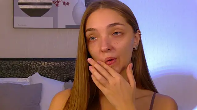 Snapshot of VirginieCruz chatting on 11-08-25, 05:40 VirginieCruz online show from 11-08-25, 05:40