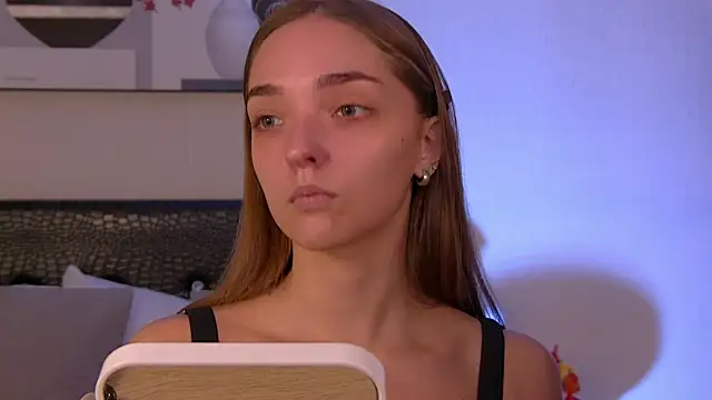 Snapshot of VirginieCruz chatting on 11-22-25, 07:29 VirginieCruz online show from 11-22-25, 07:29