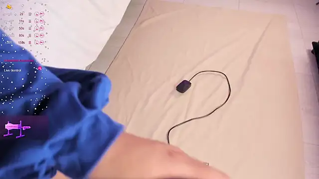 Isabella Daniell online show from 11-30-25, 04:05