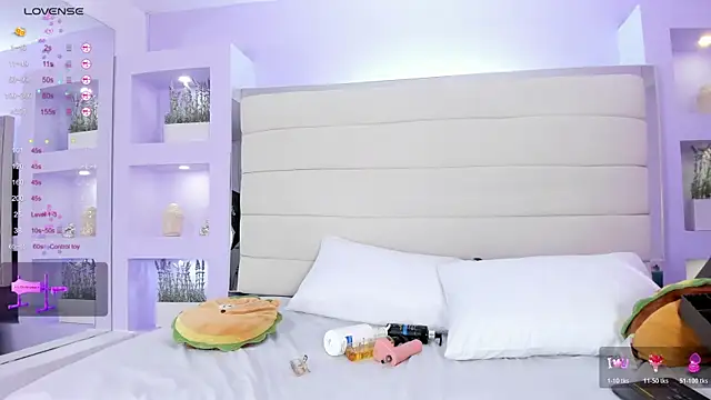 Isabella Daniell online show from 01-16-26, 03:54