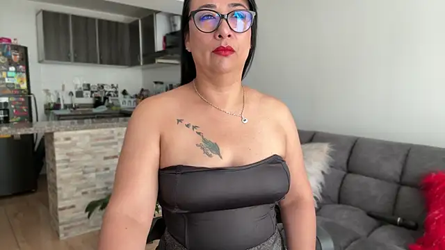 Karina Yang online show from 04-25-26, 02:47