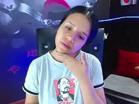 Snapshot of VALERY_MEER chatting on 12-06-24, 11:44 VALERY MEER online show from 12-06-24, 11:44