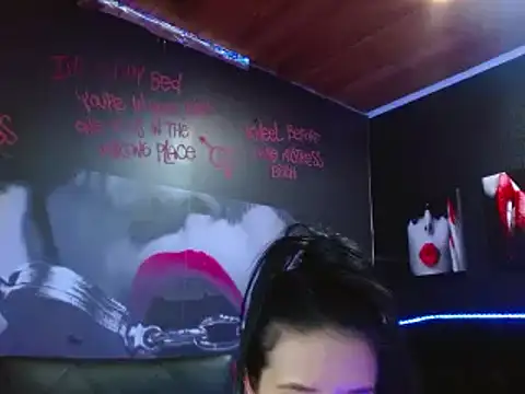 Snapshot of VALERY_MEER chatting on 12-12-24, 06:21 VALERY MEER online show from 12-12-24, 06:21