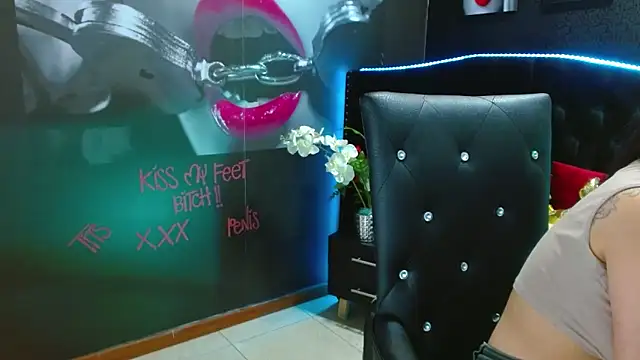 Snapshot of VALERY_MEER chatting on 12-16-24, 05:43 VALERY MEER online show from 12-16-24, 05:43