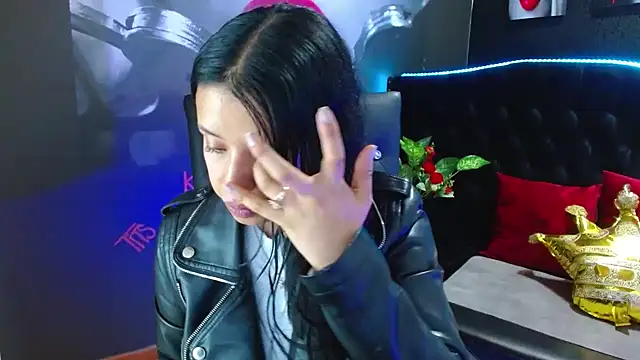 Snapshot of VALERY_MEER chatting on 12-19-24, 12:01 VALERY MEER online show from 12-19-24, 12:01