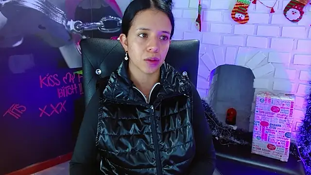 Snapshot of VALERY_MEER chatting on 12-23-24, 11:57 VALERY MEER online show from 12-23-24, 11:57