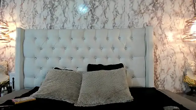 Nicolette russo online show from 11-13-25, 03:49