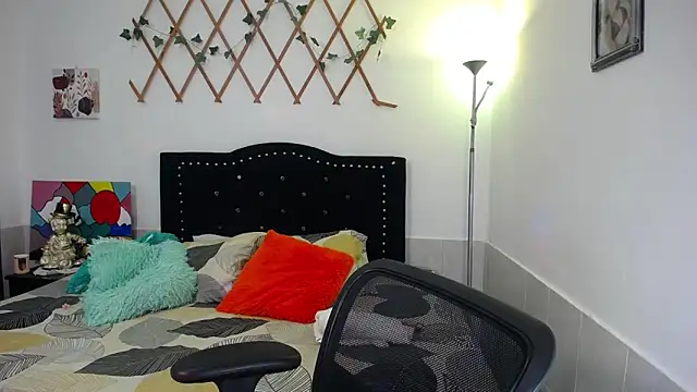 naughty girl 4u online show from 04-23-26, 08:11