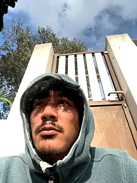 Snapshot of juniiorre chatting on 11-10-25, 11:31 juniiorre online show from 11-10-25, 11:31