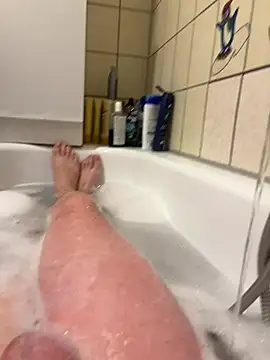 Snapshot of David19932908 chatting on 10-15-25, 04:29 David19932908 online show from 10-15-25, 04:29