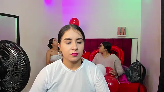 Snapshot of Afrodita-hott chatting on 02-14-25, 12:03 Afrodita-hott online show from 02-14-25, 12:03