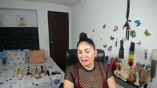Snapshot of mature_bigboobs10 chatting on 05-12-26, 03:58 mature bigboobs10 online show from 05-12-26, 03:58